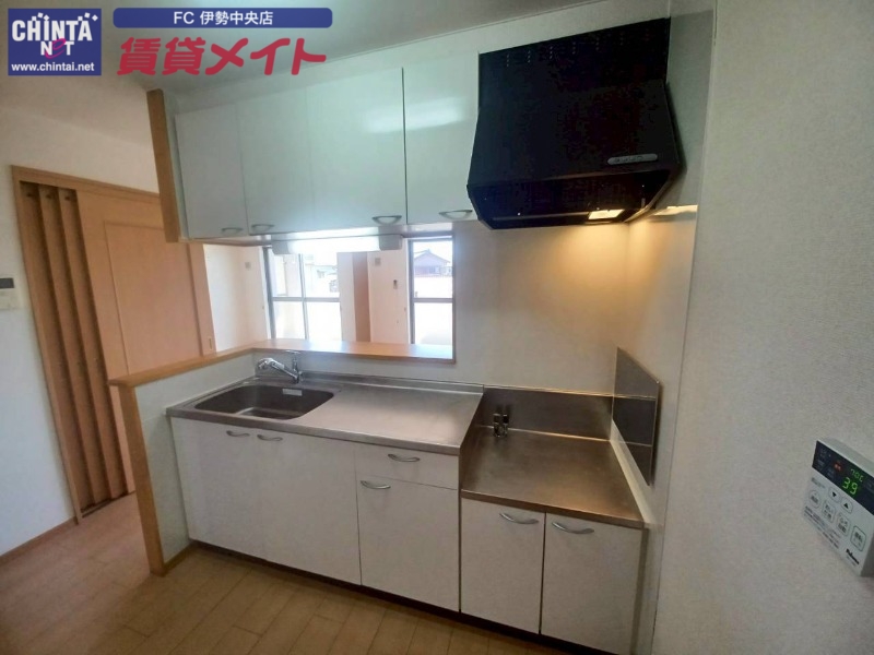 キッチン　同物件別部屋の写真