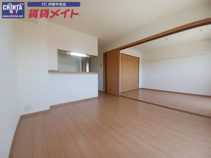 居室・リビング　同物件別部屋の写真