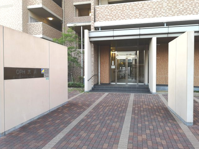 エントランス　※反転タイプの部屋の写真です。