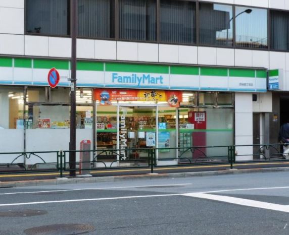 コンビニ　ファミリーマート四谷四丁目店（コンビニ）まで80m