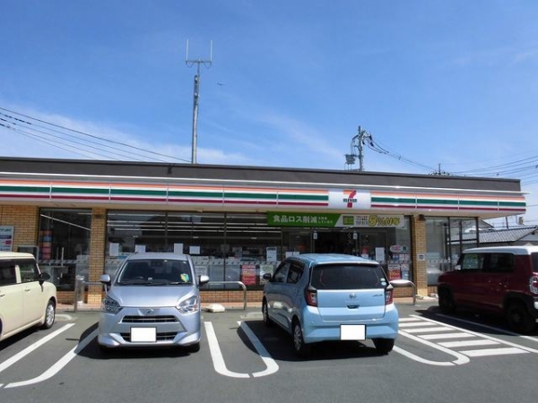 コンビニ　セブンイレブン（コンビニ）まで550m