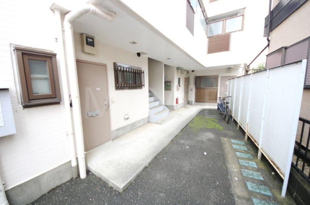 エントランス　駐車場