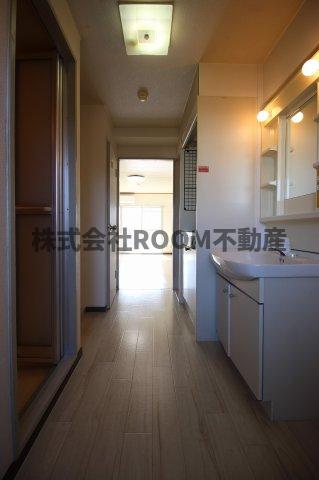 その他部屋・スペース　明るい色調の室内です