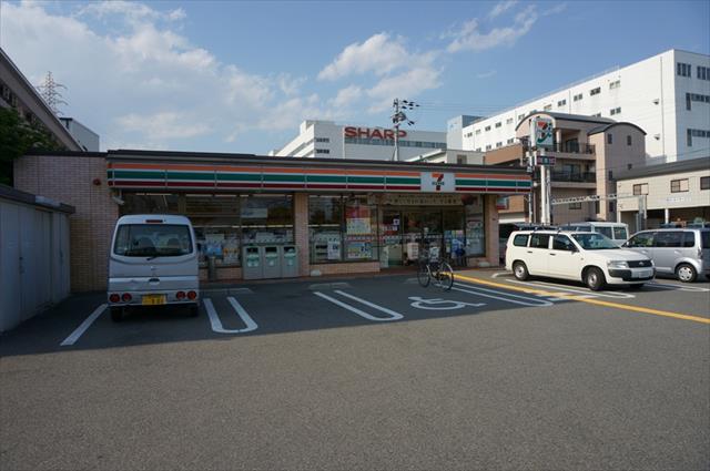 コンビニ　セブンイレブン（コンビニ）まで796m