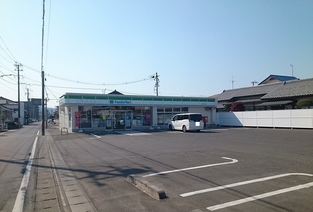コンビニ　ファミリーマート岩沼中央４丁目（コンビニ）まで220m
