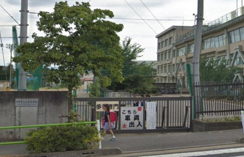 中学校　日野市立七生中学校（中学校）まで349m