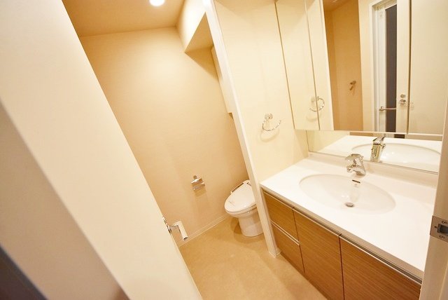 洗面設備　※別部屋の参考写真です。