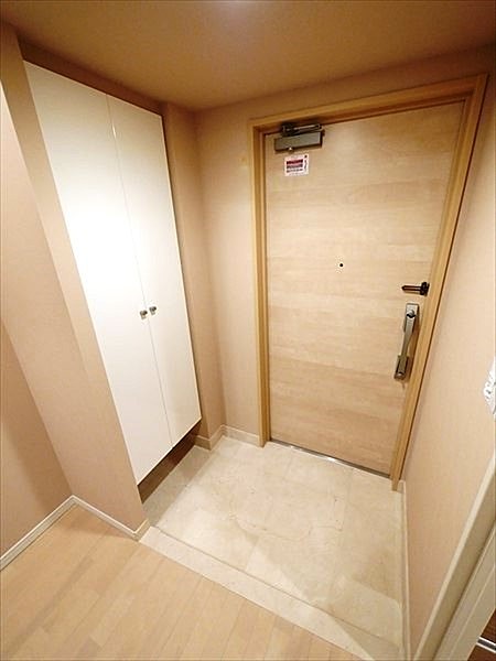 玄関　※別部屋の参考写真です。