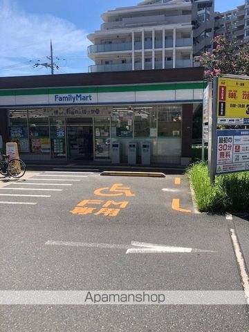 コンビニ　ファミリーマート（コンビニ）まで359m
