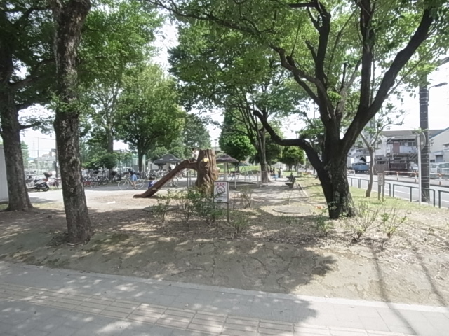 公園　足立富士見公園（公園）まで245m