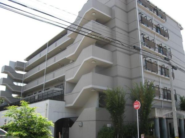 建物外観　宅配ボックス付きで不在時にも便利♪