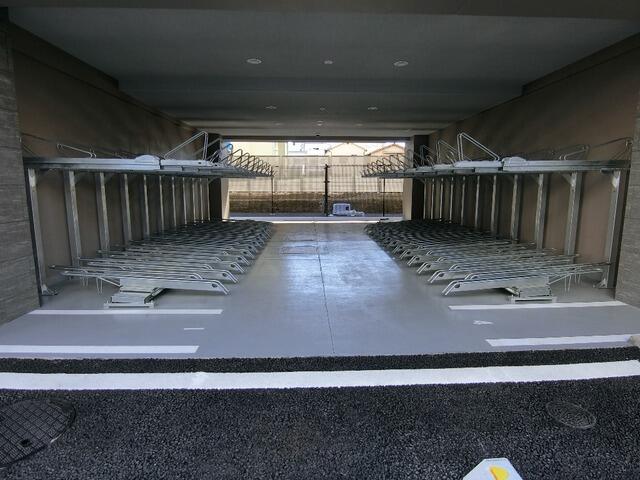 駐車場　バイク置場／駐輪場