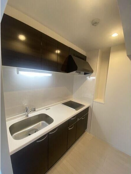キッチン　※写真は同じマンションの違う部屋のものになります。