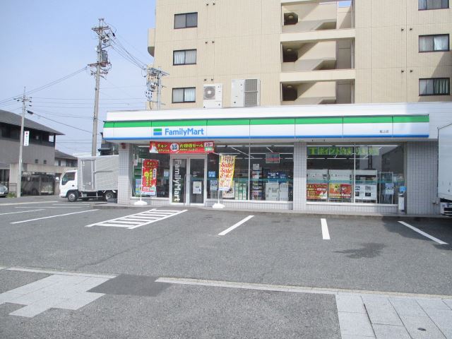 コンビニ　ファミリーマート（コンビニ）まで410m