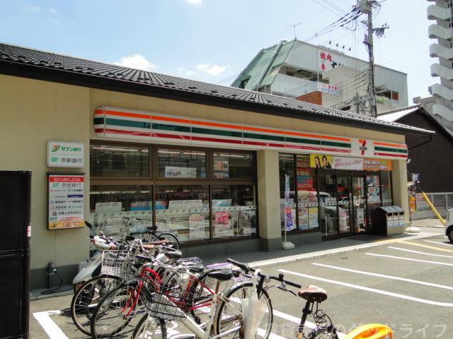 コンビニ　セブンイレブン京都西院駅東店（コンビニ）まで37m