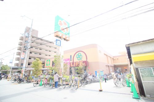 スーパー　（株）ライフコーポレーション 服部店（スーパー）まで631m