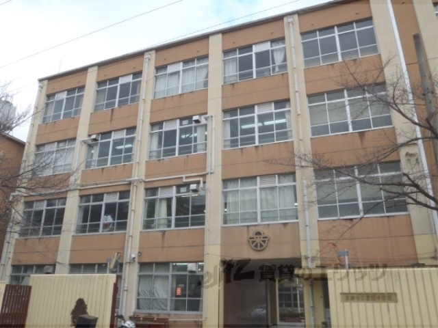 中学校　栗陵中学校（中学校）まで250m