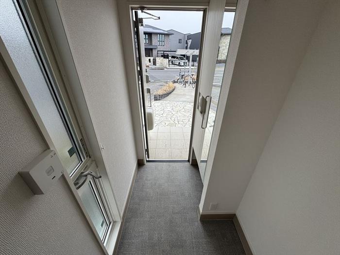 玄関　別部屋の写真です