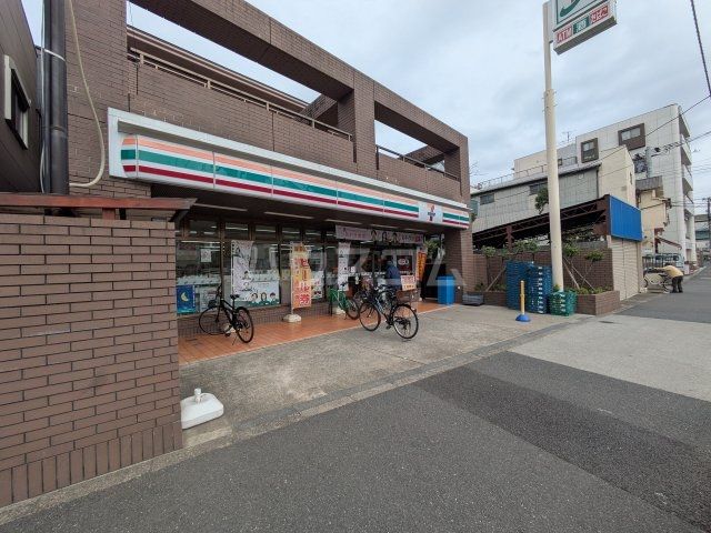 コンビニ　セブン-イレブン 熊の前店（コンビニ）まで156m