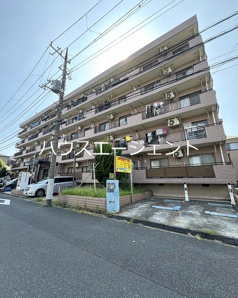 建物外観　５階建てのマンションです。