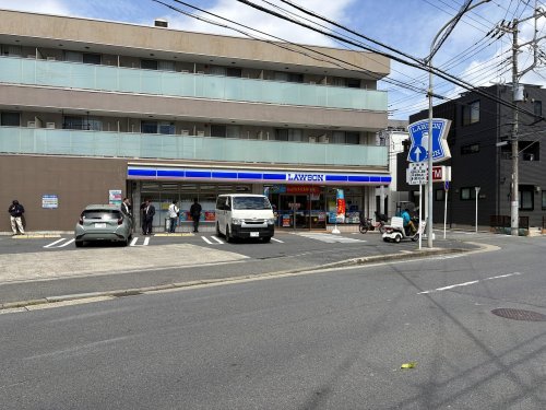 コンビニ　ローソン 港北日吉七丁目店（コンビニ）まで207m