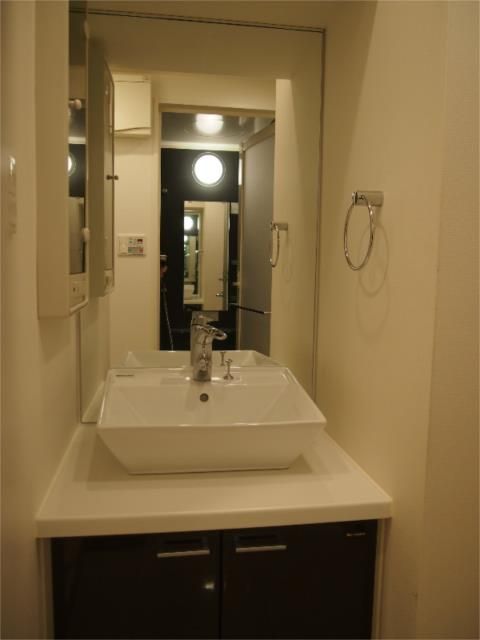 洗面設備　写真は同タイプ住居です。