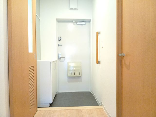 URサンヴァリエ西田辺の玄関写真