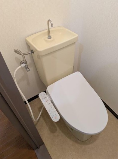 トイレ　ウォシュレット付きです。
