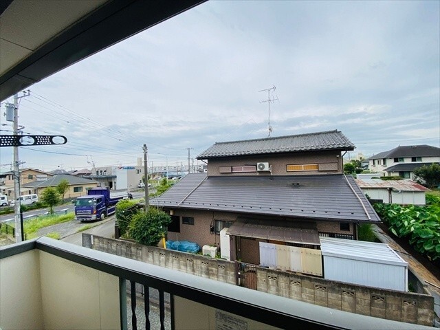 眺望　同一建物内２０２号室内装写真転載