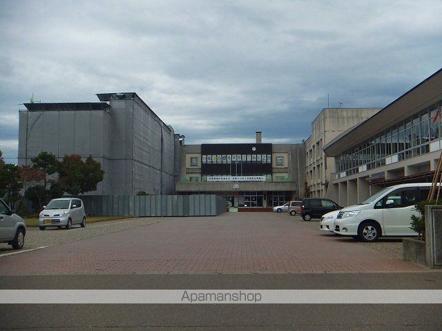 中学校　城東中学校（中学校）まで1900m