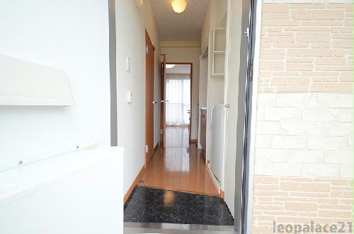 玄関　お部屋によって設備が異なる場合がございます