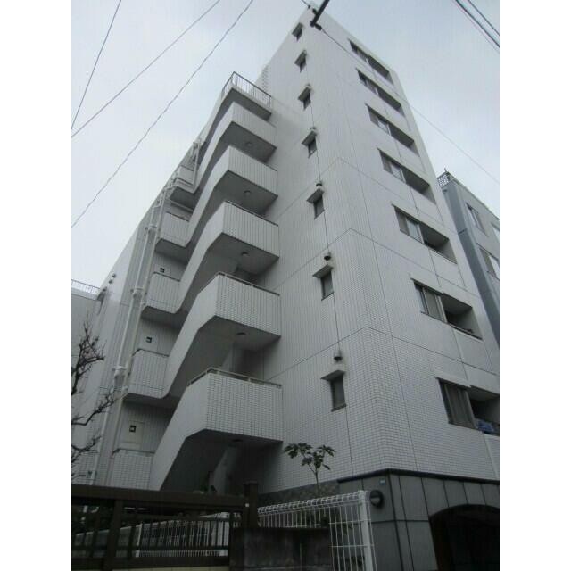 建物外観　鉄筋コンクリート造のがっちりとした建物。