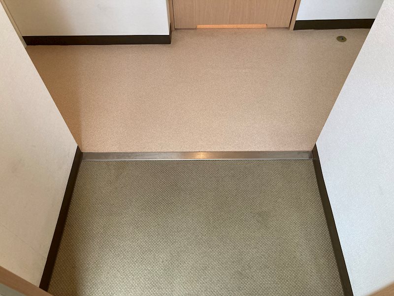 玄関　同物件別部屋のお写真です。