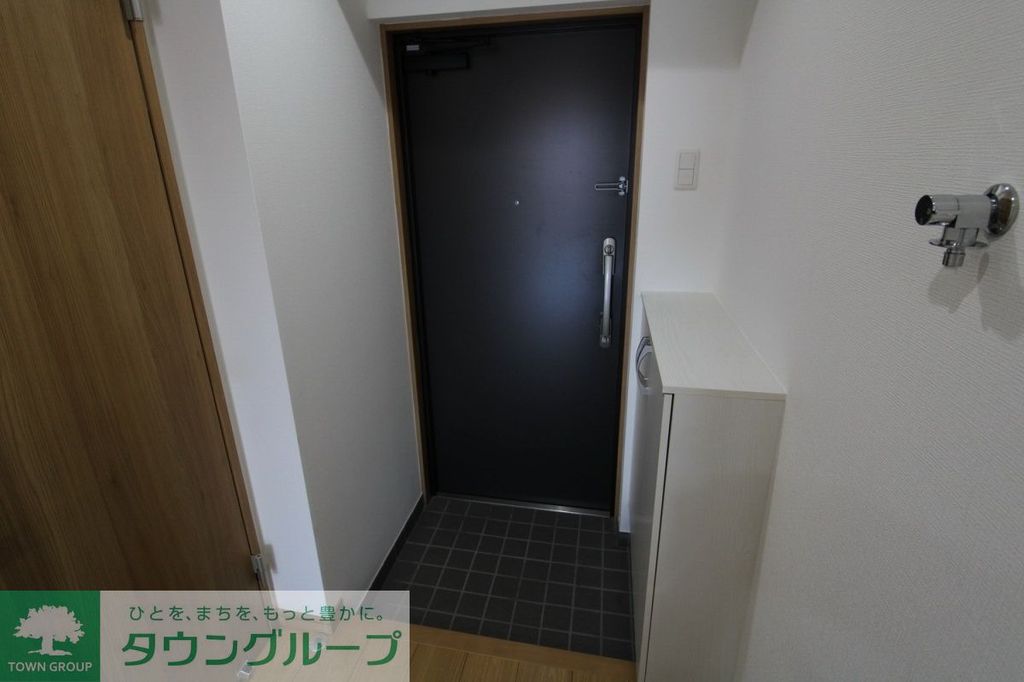 玄関　同物件別部屋写真