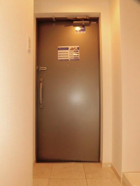 玄関　※別部屋参考写真となります。
