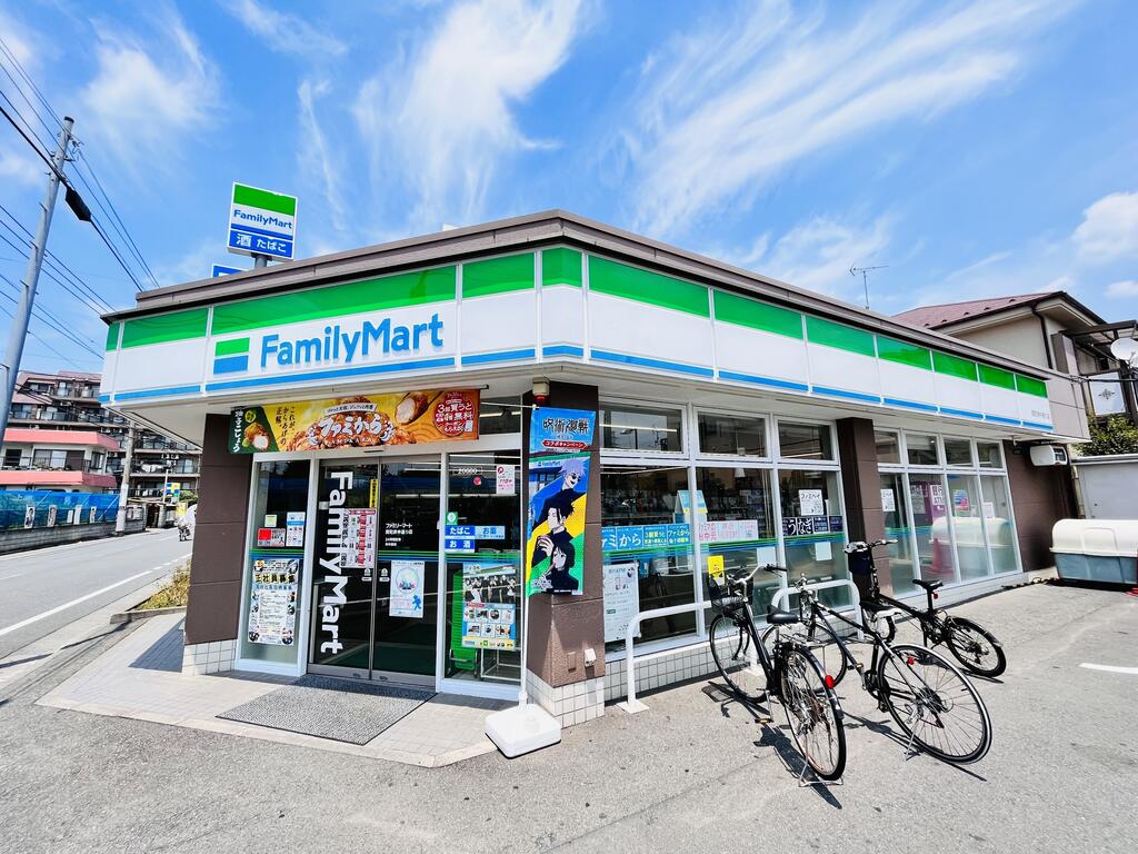 コンビニ　ファミリーマート関町庚申通り店（コンビニ）まで304m