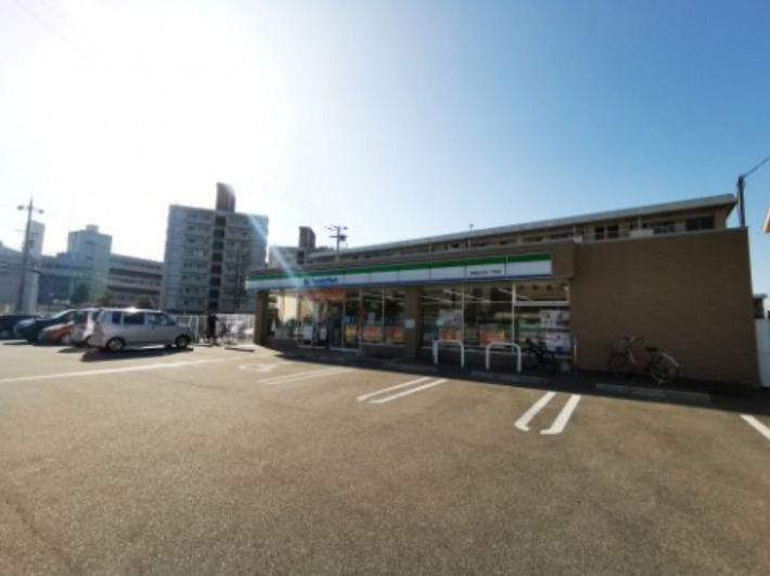 コンビニ　ファミリーマート 和泉王子町一丁目店（コンビニ）まで387m