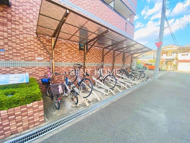 その他共有部分　屋根付きの駐輪場です。