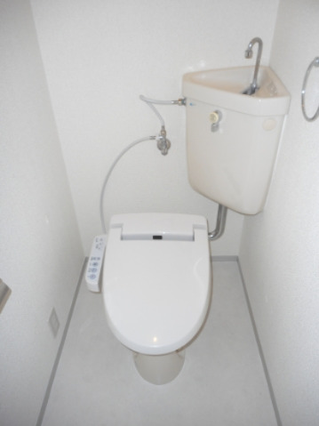 京阪本線 古川橋駅 徒歩5分 2階建 築38年のトイレ写真