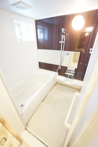 バス・シャワールーム　※クリーニング前のお部屋です