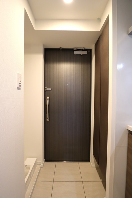 玄関　※同間取り別部屋参考写真