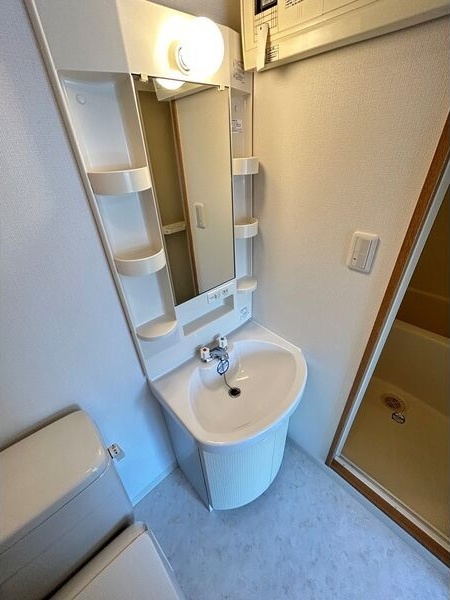 洗面設備　※写真は同じマンションの違う部屋のものになります。