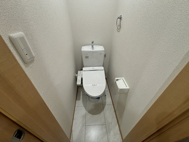 トイレ　嬉しい温水洗浄便座