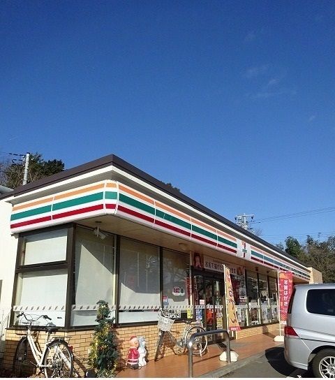 コンビニ　セブンイレブン（コンビニ）まで650m