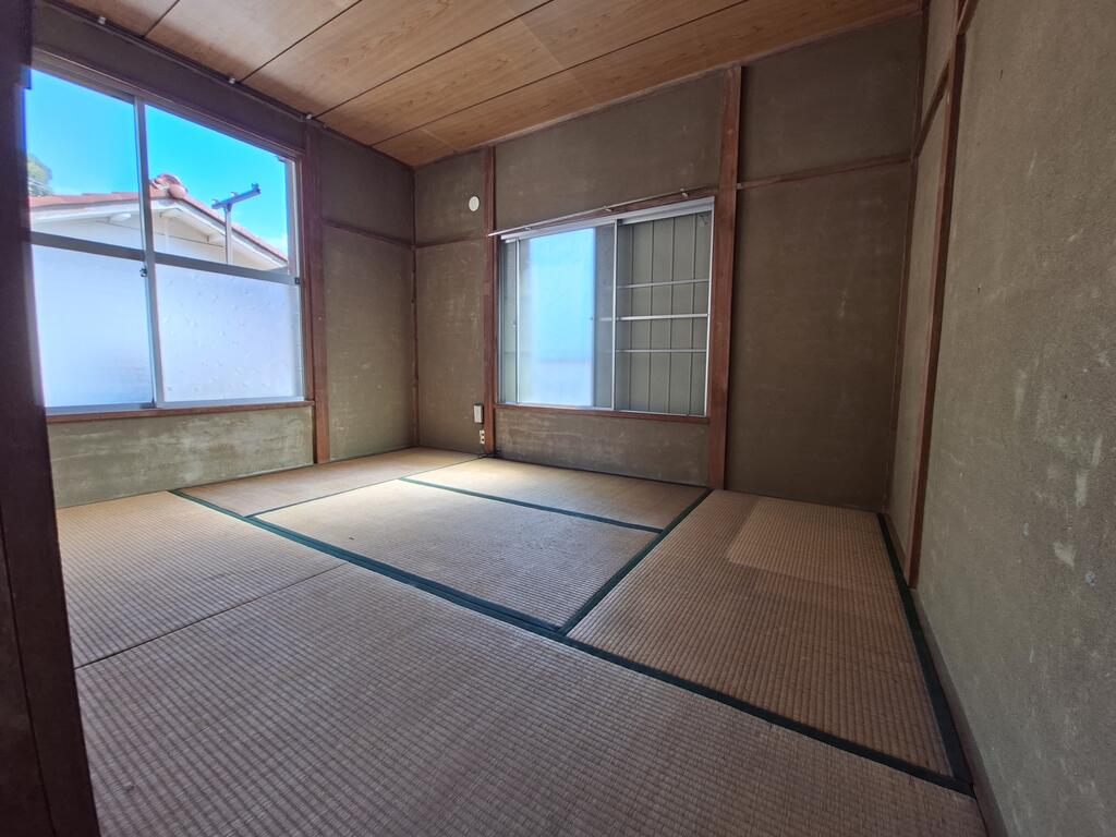 鴨居1丁目貸家の居間写真