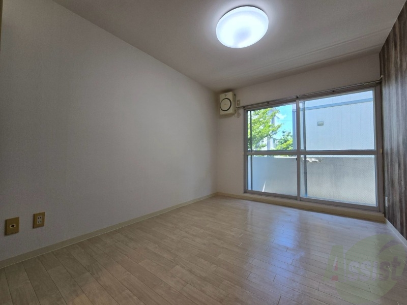 その他部屋・スペース　こちらのお部屋は光が差し込む、温かみのあるお部屋です。