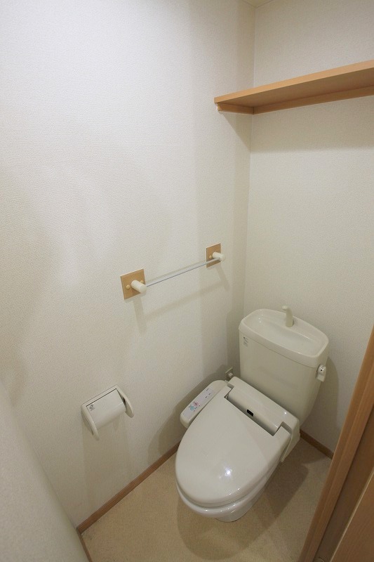 トイレ　ウォシュレット付のトイレです。