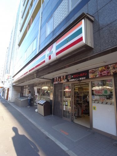 コンビニ　セブンイレブン 六本木3丁目店（コンビニ）まで199m