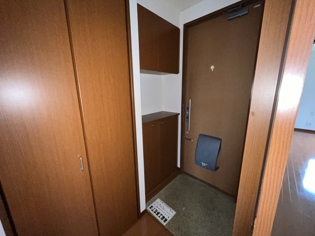リヴィエールおおいそA棟の玄関写真