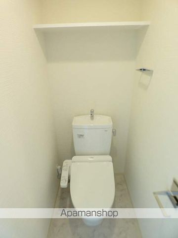地下鉄御堂筋線 西中島南方駅 徒歩8分 13階建 築6年のトイレ写真